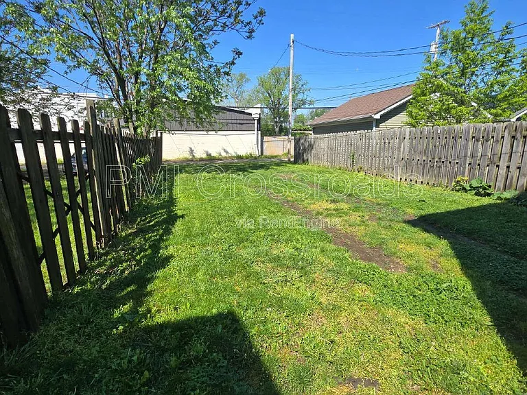 153 S Cypress Ave — Photo 6