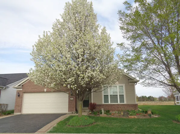 2797 Beacon Point Cir, Elgin, IL 60124