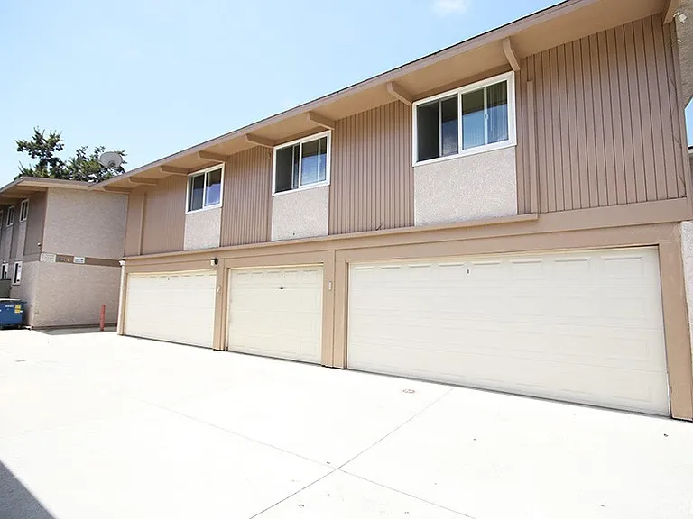 5542 Fernhill Cir #B — Photo 2
