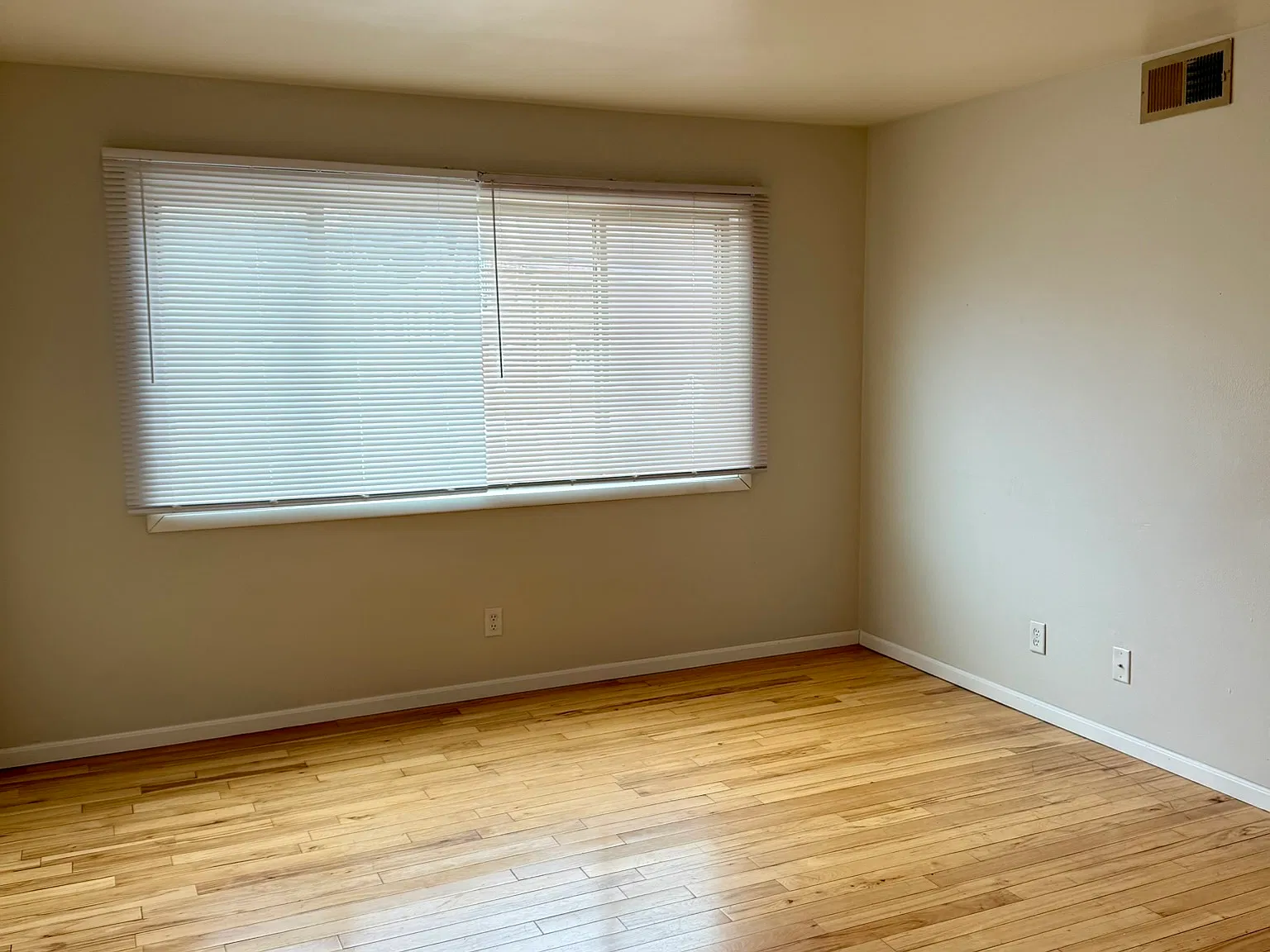411 E Market St — Photo 4