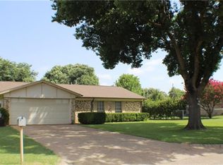 1202 Davis St, Cleburne, TX 76033