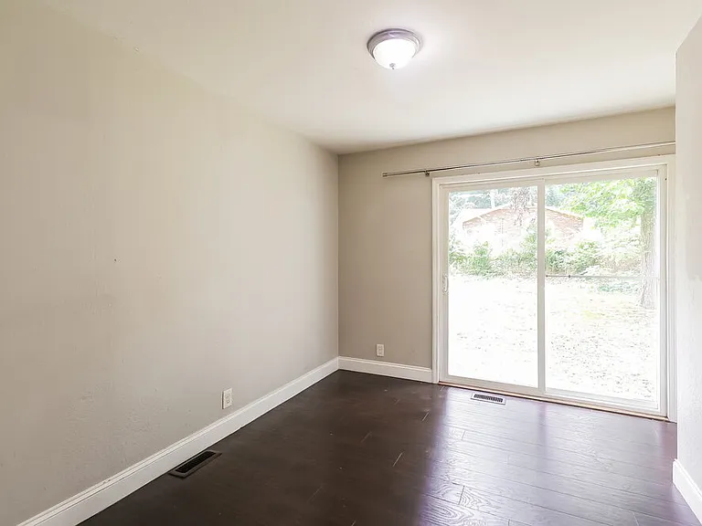 401 Sleepy Hollow Rd — Photo 14