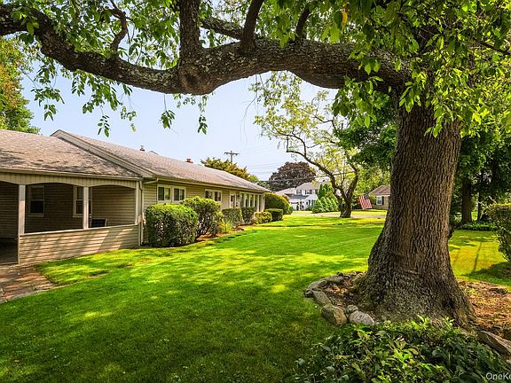 3rd image of 121 Windermere Drive