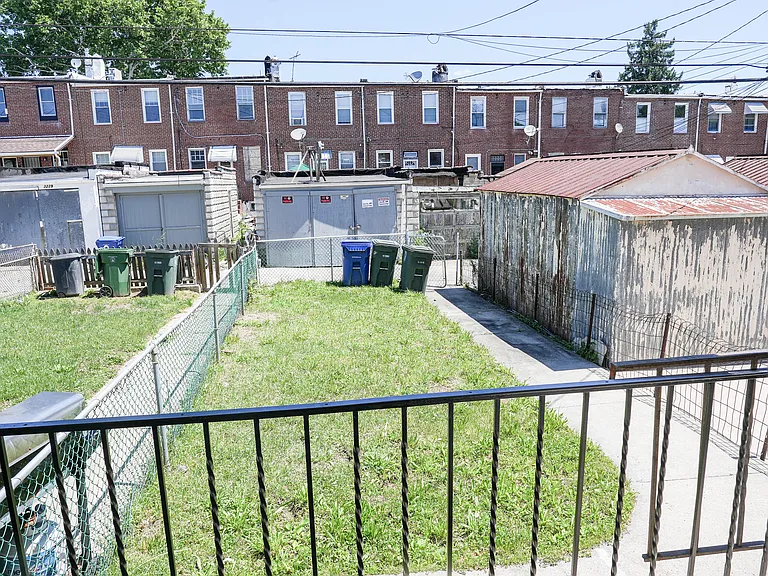 Kenyon Ave — Photo 27