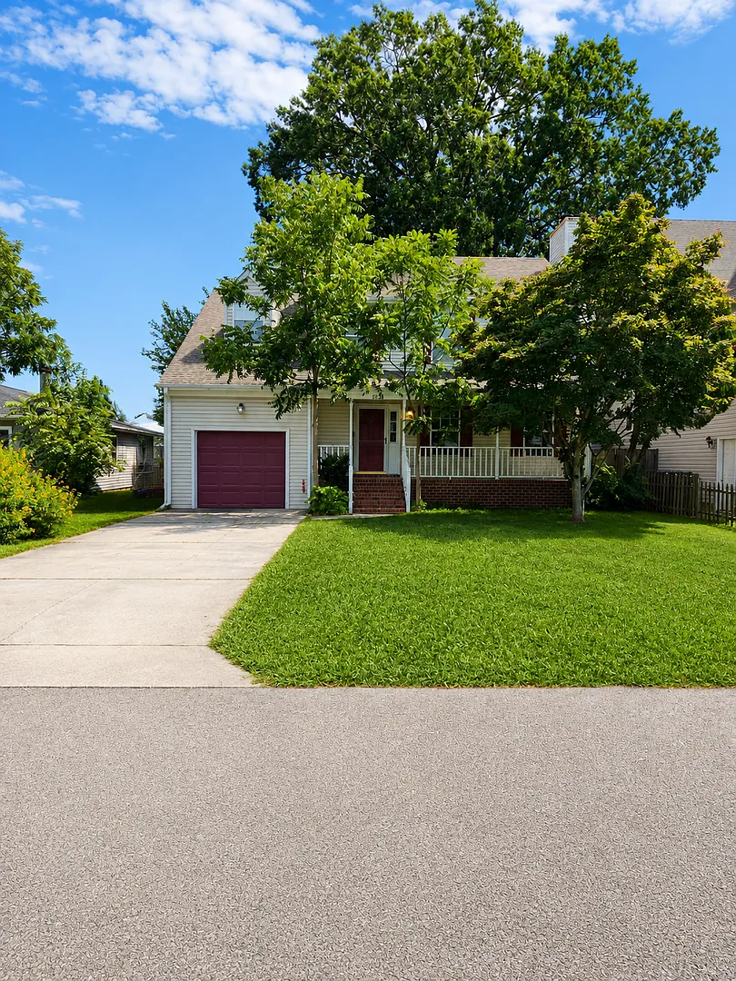 Spacious 4-Bedroom Single-Family Home Near Naval Station Norfolk — Photo 1