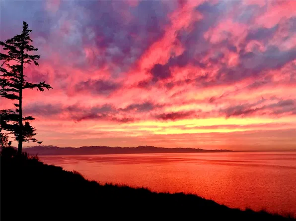2285 West Beach Road #C, Oak Harbor, WA 98277
