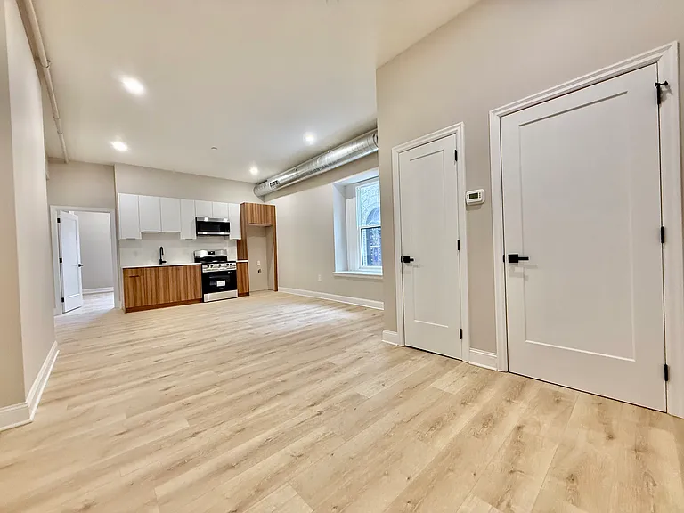 1032 N 48th St #D-1B — Photo 2
