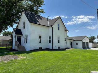 403 E Gardiner St, Valley, NE 68064