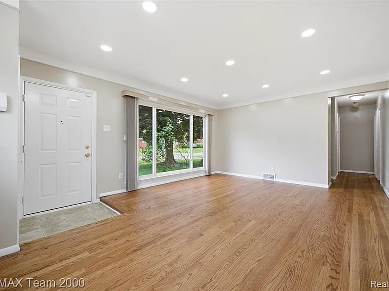 8512 Norborne Ave — Photo 9