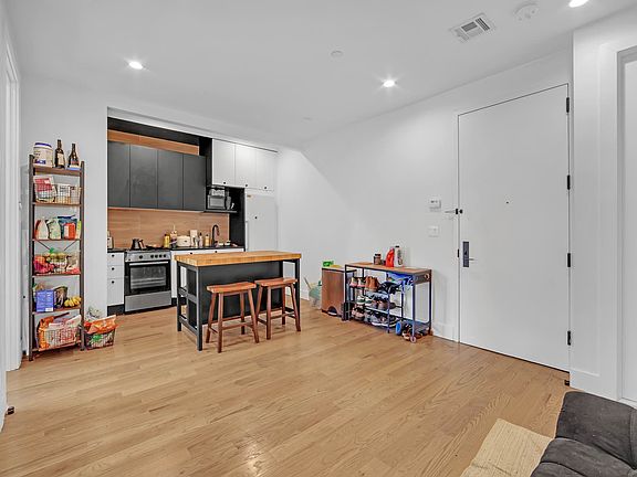 4th image of 406 Cornelia St #2B