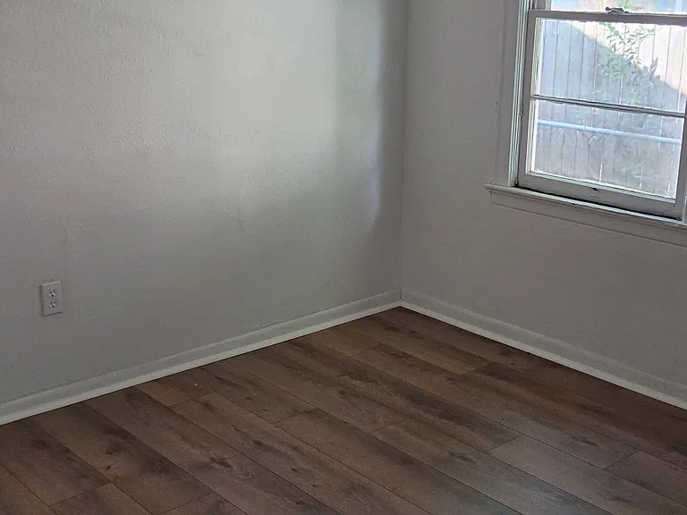 108 W Curtis St — Photo 13