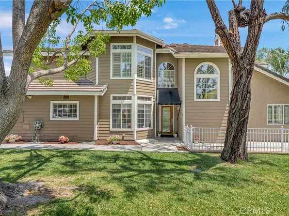 724 S Crown Pointe Dr, Anaheim, CA 92807