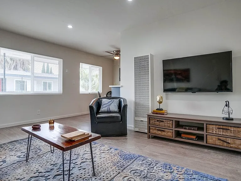 900 Alamitos Ave — Photo 16