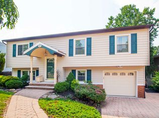 82 Gloucester Rd, Parsippany, NJ 07054