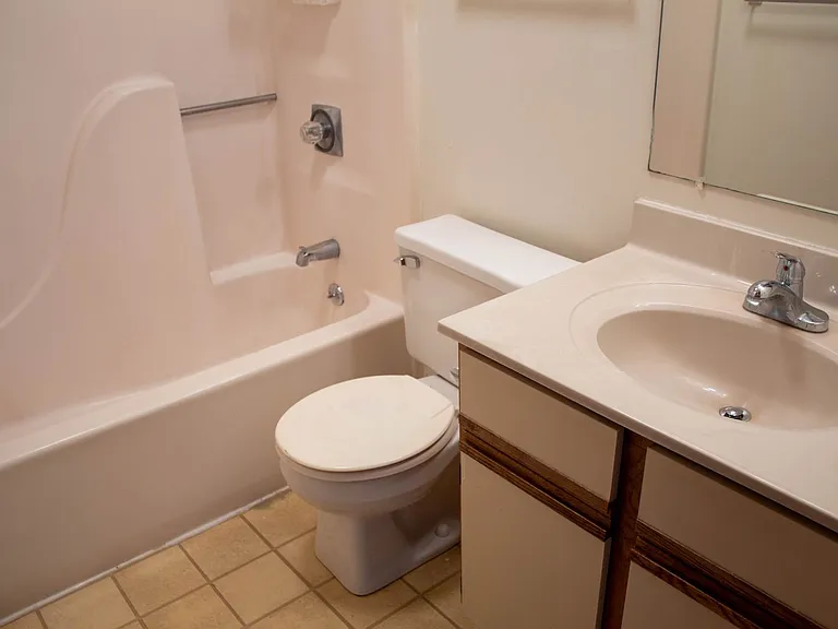 907 W Oregon St — Photo 49