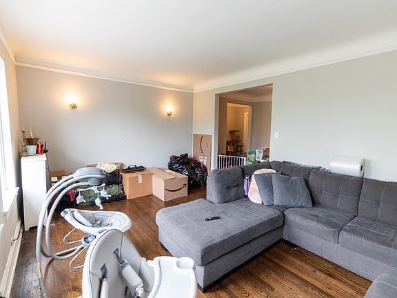 2nd image of 6256 N Artesian Ave #3