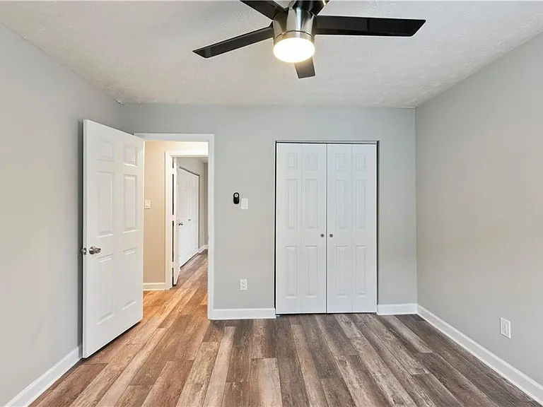 112 Tye St SE — Photo 23