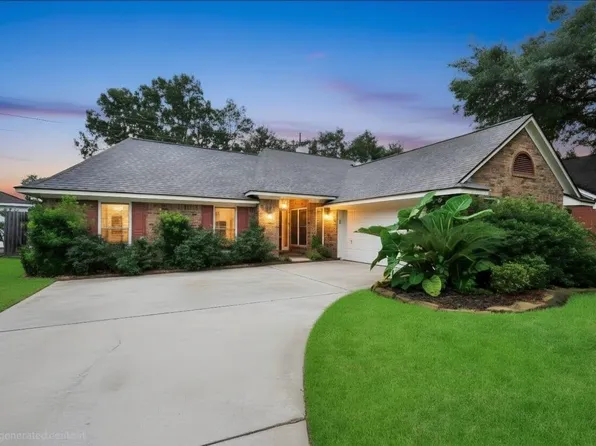 15818 Sweetwater Creek Dr, Houston, TX 77095