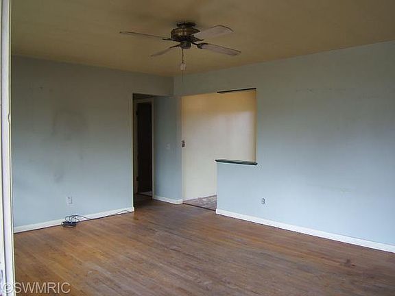 2nd image of 7660 Foxwood St