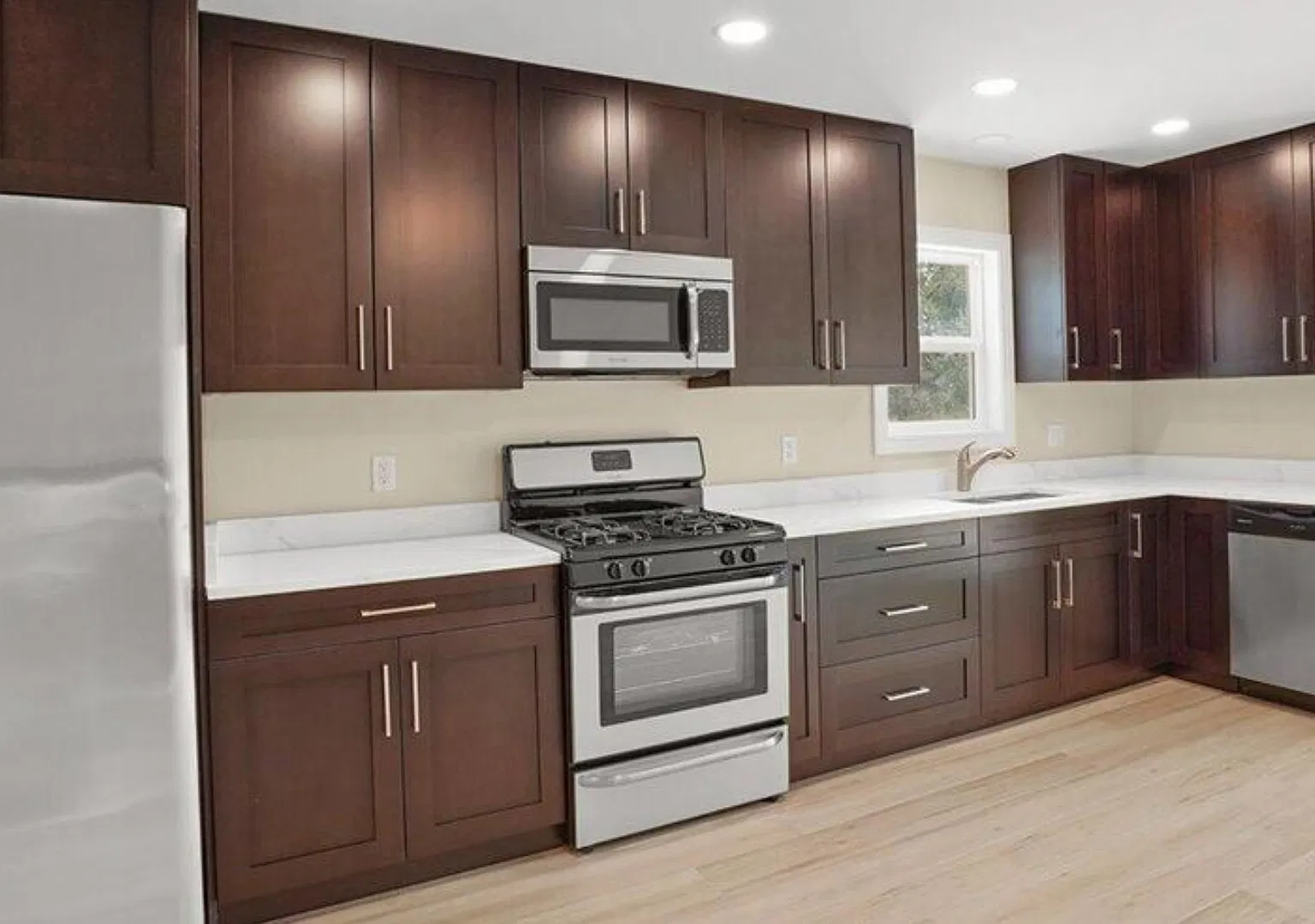 4 bed, 2.5 bath, 1800 sqft, $2,400 — Photo 3