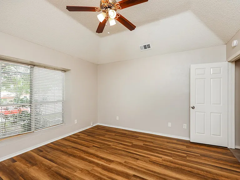 928 Eagle Dr — Photo 11