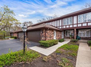 551 Woodmar Ter, Crystal Lake, IL 60014
