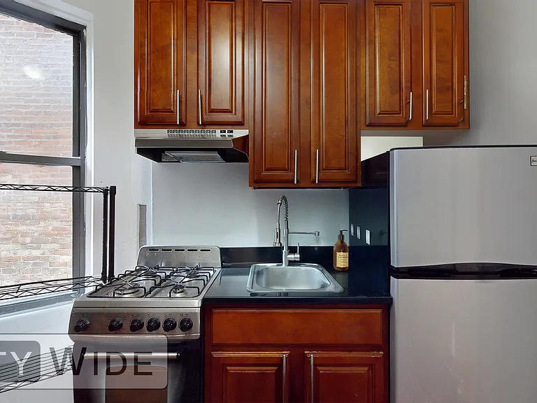 176 Thompson St #4B — Photo 4