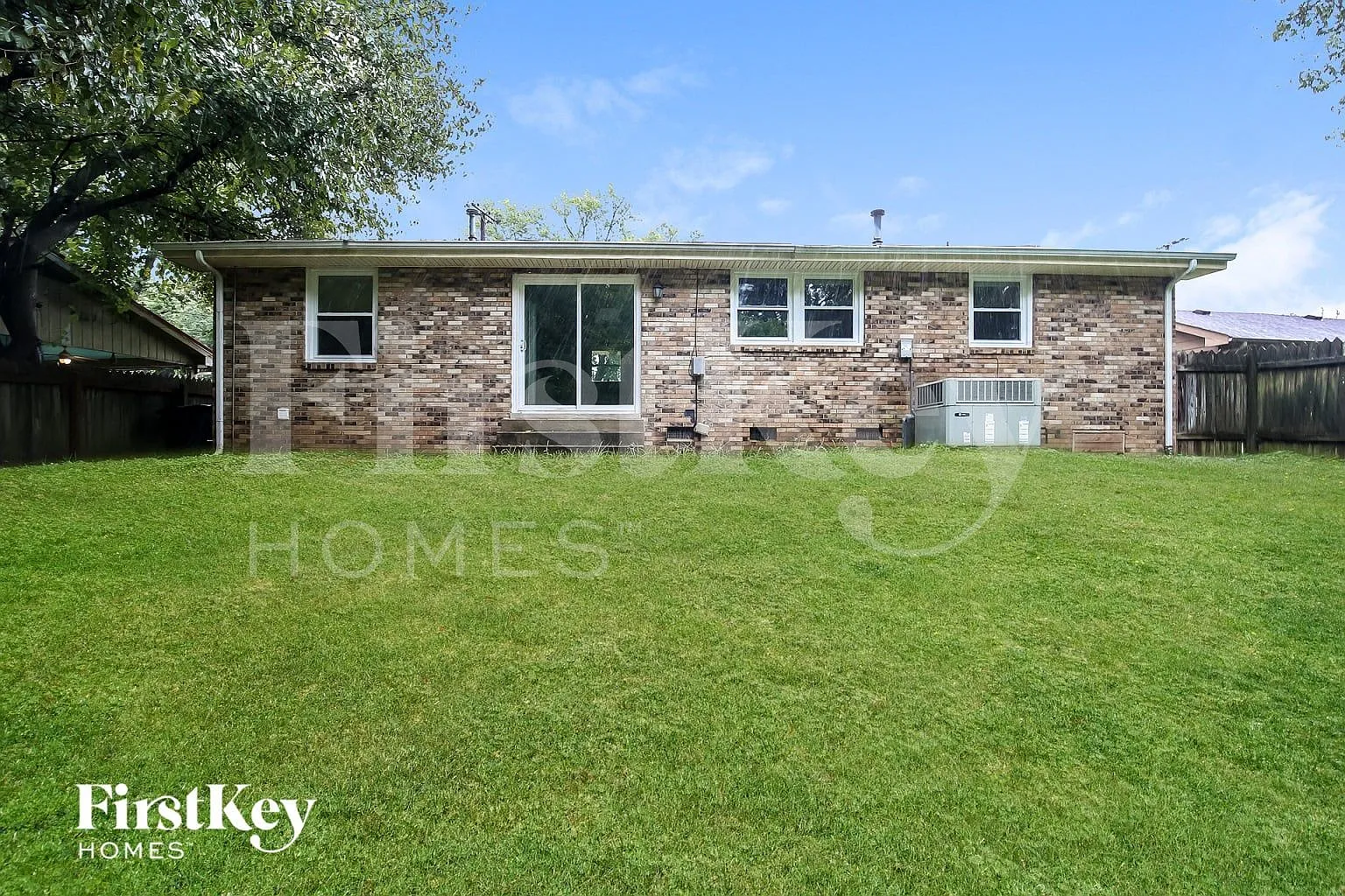 3 bed, 1.5 bath, 1222 sqft, $2,005 — Photo 2