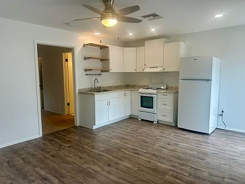 5th image of 135 6th Ave N #5