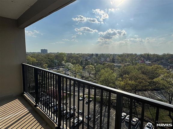 4th image of 6 Horizon Rd #906