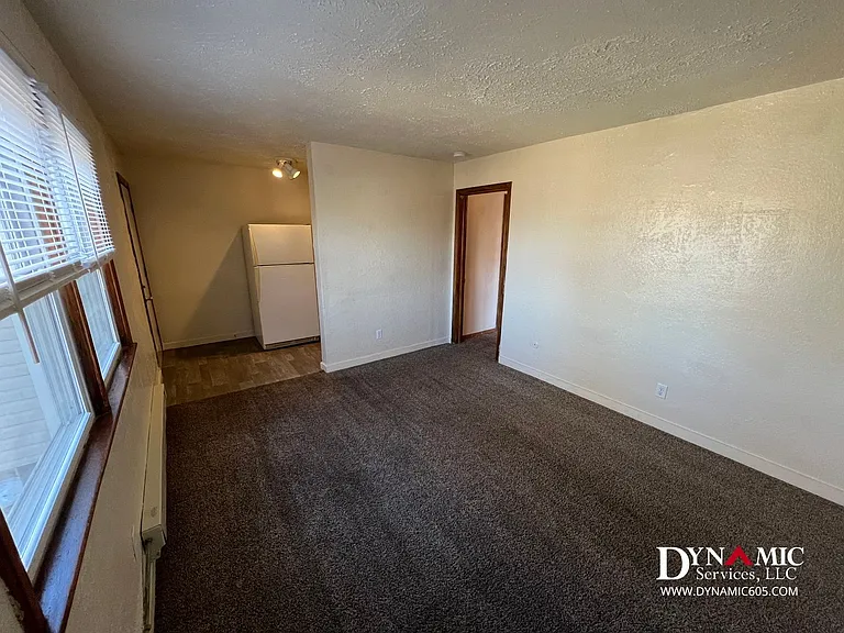 910 W 10th St #2 — Photo 4