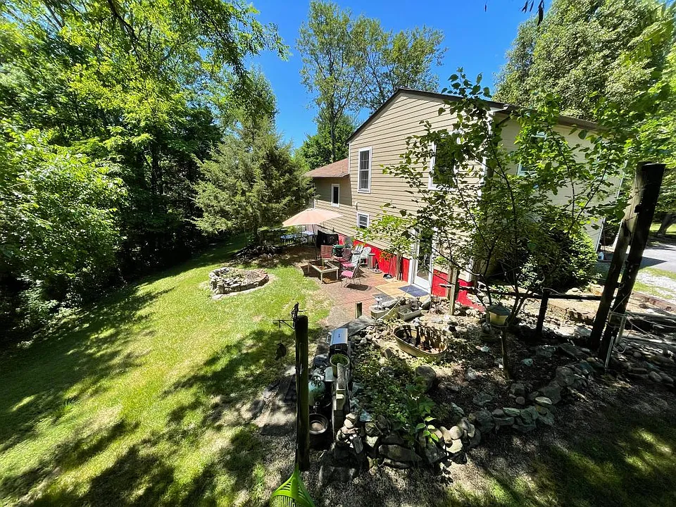 Hillview Dr