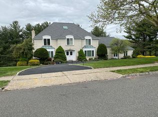 10 Tree Top Ter, Morristown, NJ 07960