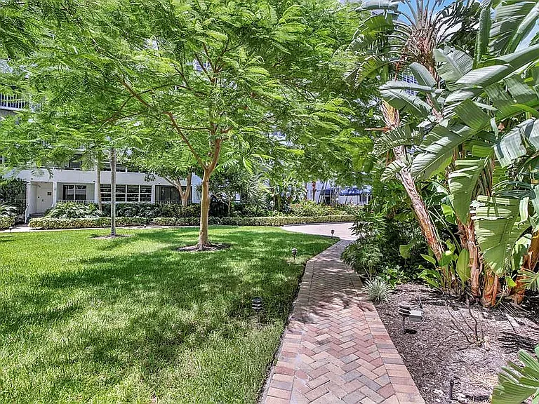1170 N Federal Hwy #1110 — Photo 33