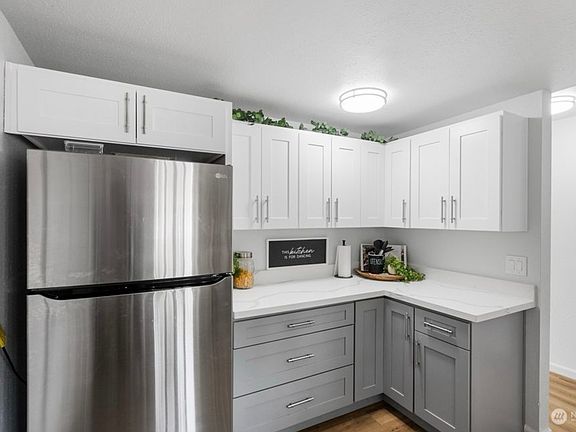 4th image of 2108 117th Ave NE APT C