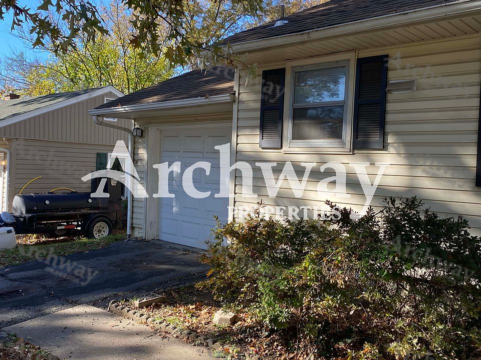 Welcome Home to 2002 S. Harris Ave!