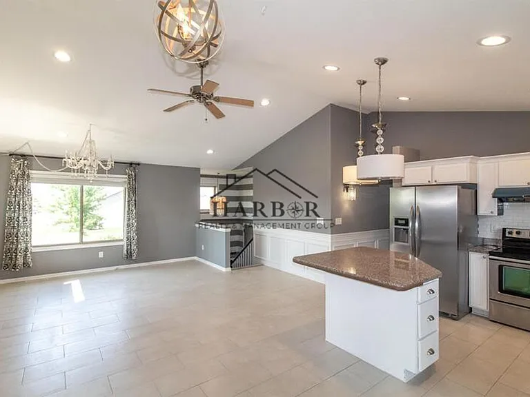 5385 Florence Dr NW — Photo 4