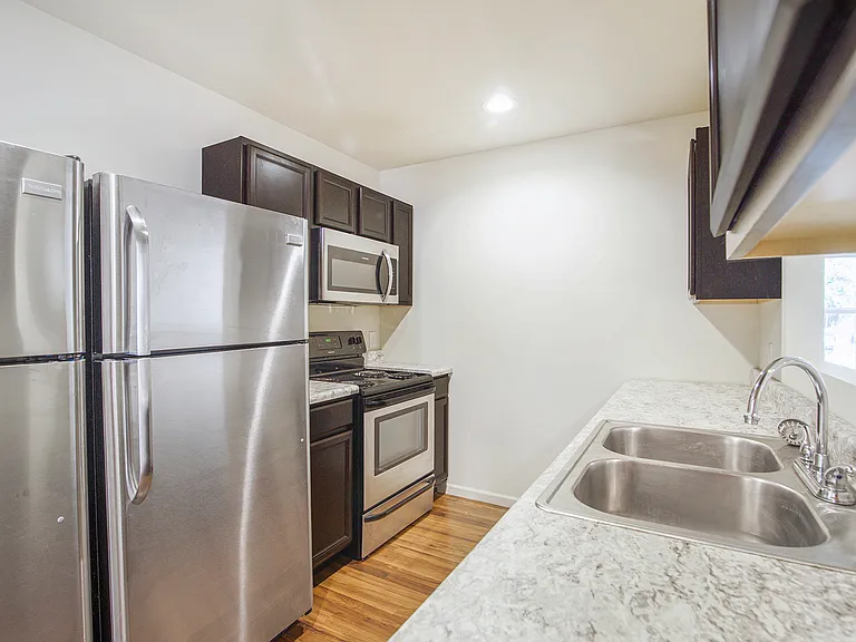 2643 Redwood Ave — Photo 10