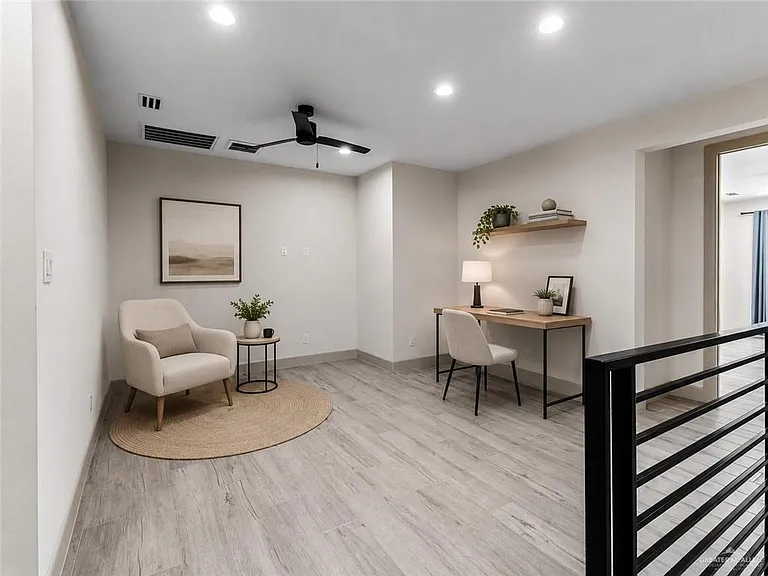 207 Canary Ave — Photo 8
