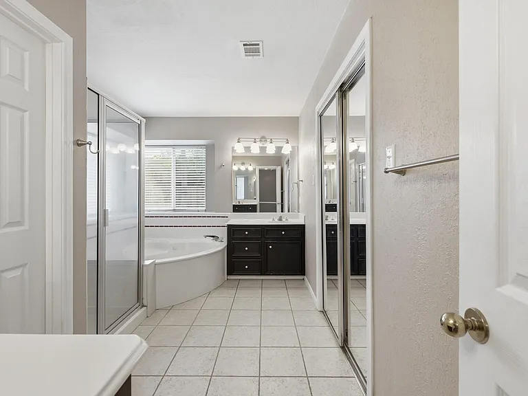 905 Winged Foot Dr — Photo 25