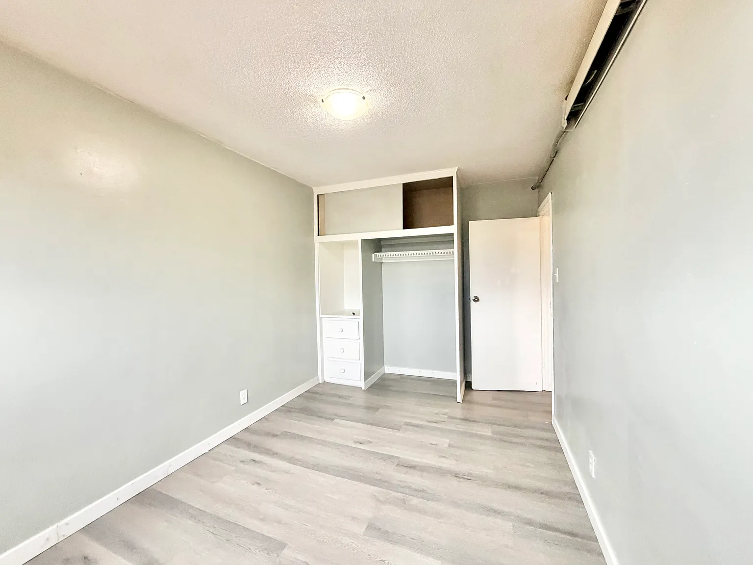 104 King Edward Avenue London — Photo 1