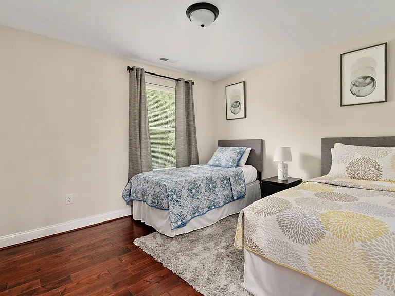 24th St — Photo 22
