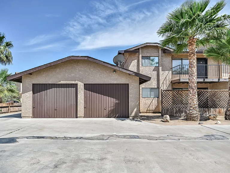 1021 W Perdew Ave — Photo 1
