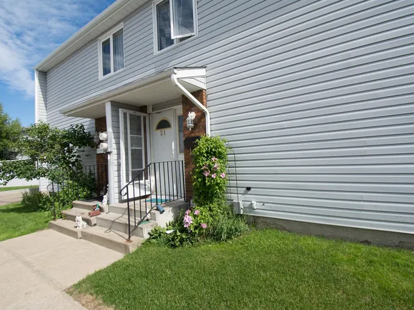 21 Amberly Ct NW, Edmonton, AB T5A 2H9