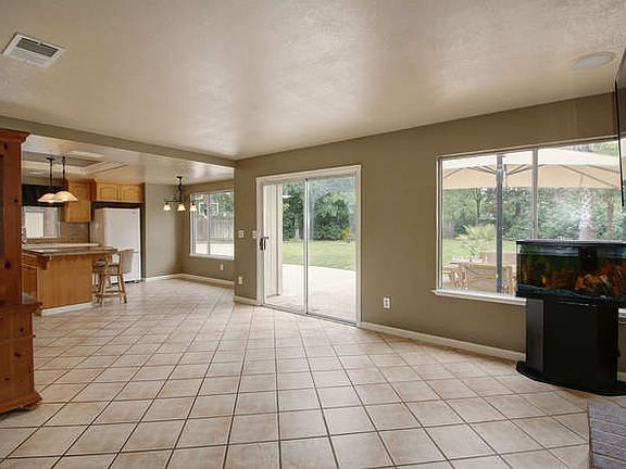 3rd image of 9283 Laguna Green Ct