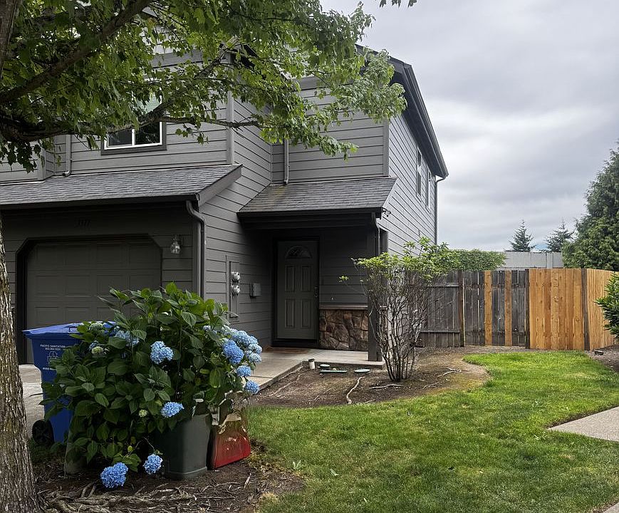1st image of 3515-3517 Fisher Ct NE