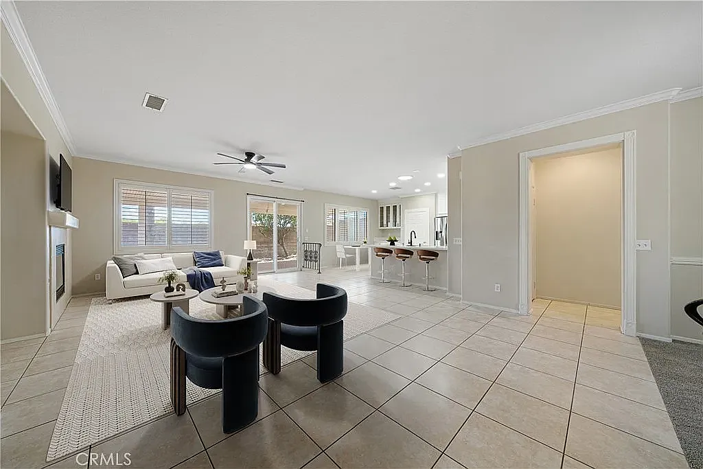 4 bed, 2689 sqft, $3,800 — Photo 4