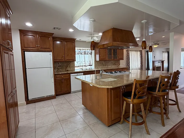 348 N Osborn Ave — Photo 10