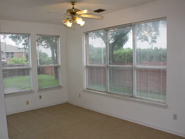 5017 Remington Dr — Photo 23