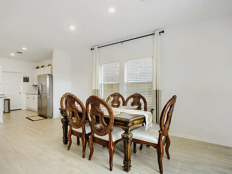 1337 Aquilla Dr — Photo 9
